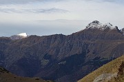 67 Cime del Tre Signori a dx e del Legnone imbiancate